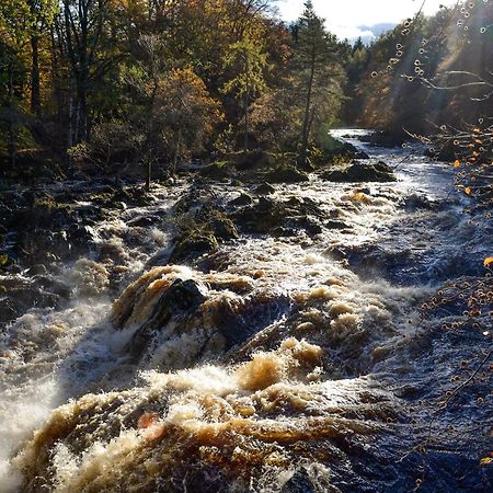 Toll Bridge Lodge Банхорі Екстер'єр фото